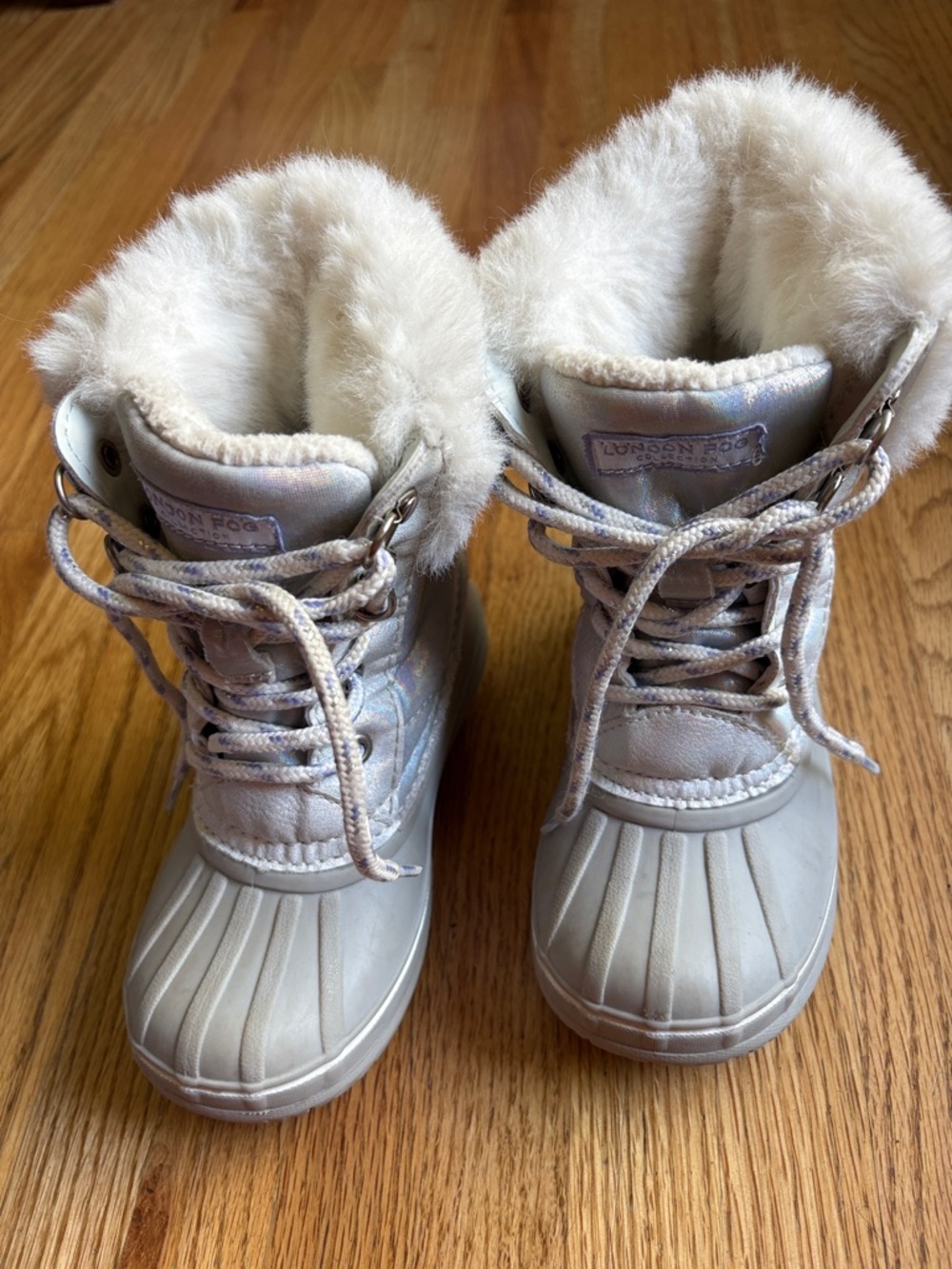 London Fog size 9 Kids Iridescent Silver-Gray Faux Fur Winter Boots